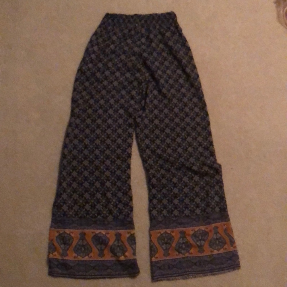 Patterned flair pants